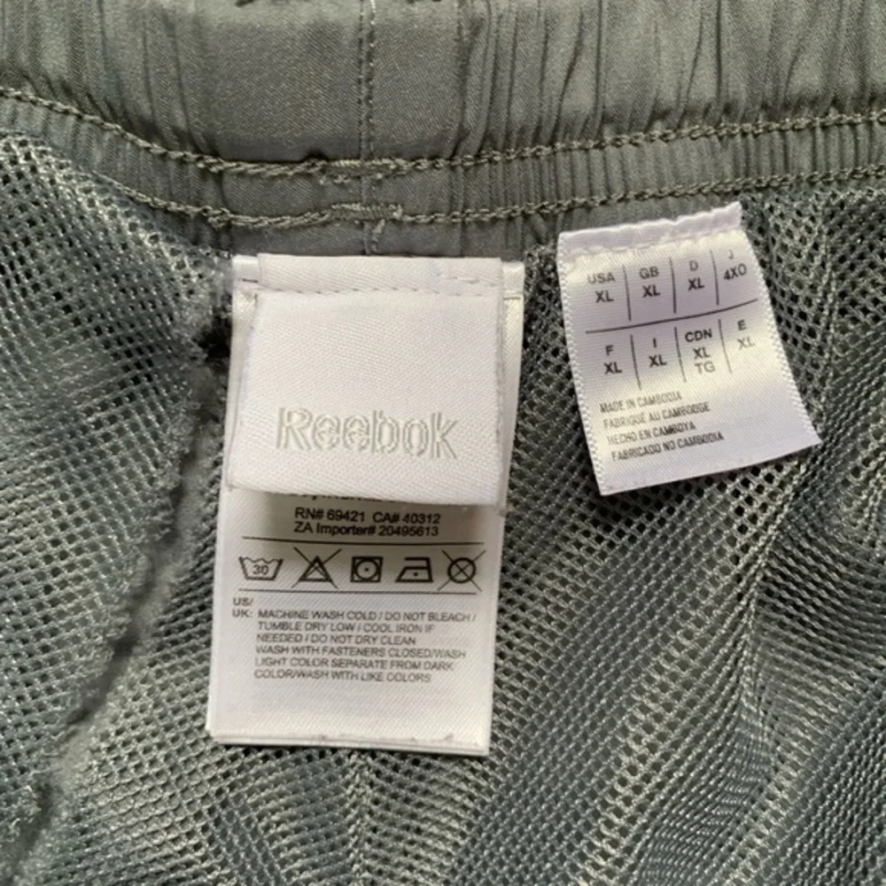 Reebok Size‎ XL SpeedWick 30” Inseam sweatpants with front and back pockets